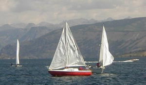 Boating on Fremont Lake